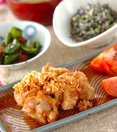 今日の献立は「揚げ鶏のたっぷりネギダレがけ」　E・レシピ