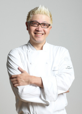 「クオカ」のスペシャルレッスン『辻口シェフに教わる秋味タルト』開催