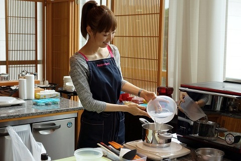 大人のご飯と離乳食を同時に作ろう！　タッパーウェアを使った簡単レシピ