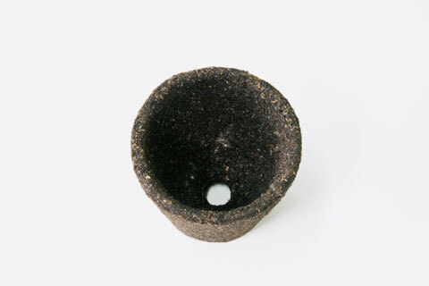 大自然の地層をそのまま抜き取ったプランター「EARTH」が登場