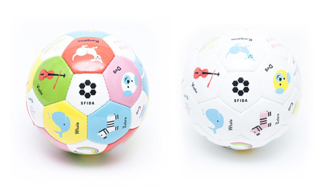 英語が学べる知育サッカーボール「Play！Study！」が新発売