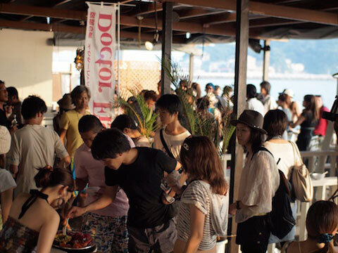 湘南の海の家でフルーツ三昧！フルーツビュッフェ＋音楽イベント『Viva La Fruits @ Beach Rock 湘南』