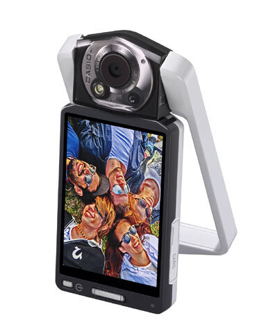 “自由自在”なデジタルカメラ「EXILIM TR100」、CASIOより新登場！