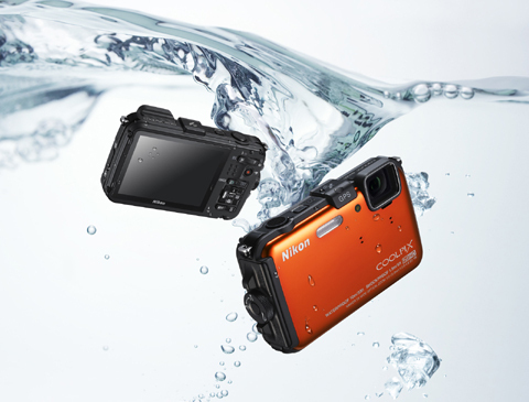 水に濡れても落としても大丈夫。アクティヴなママにぴったりのデジカメが登場！