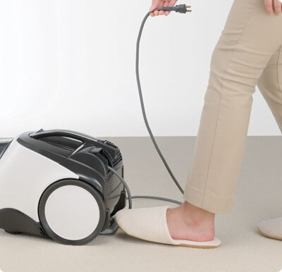 掃除機の紙パック交換の手間を軽減！　三菱電機より「雷神 TC-BXA15P」発売