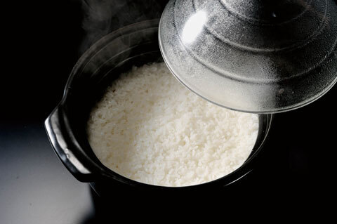 ご飯の炊き上がる様子が見える！五感で楽しむ「フタがガラスのご飯釜」新登場