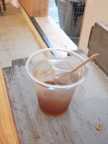 新しくなったギャラリーROCKETで、飯島奈美さんによる食のエキジビション開催中。