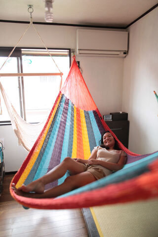 ベビーベッドにも最適、おしゃれなハンモックをインテリアに取り入れよう