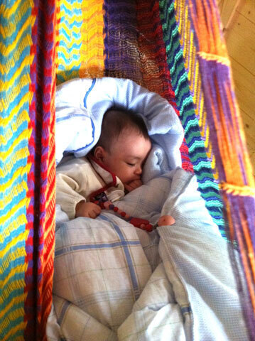 ベビーベッドにも最適、おしゃれなハンモックをインテリアに取り入れよう