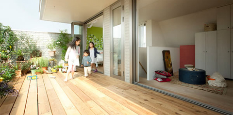 屋上庭園「みんなの庭」で、家族の絆を深める家を提案