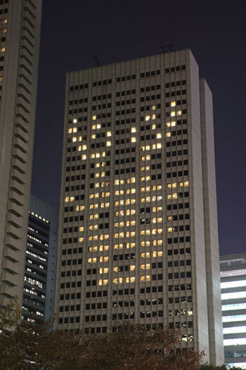 ホテルの壁にイルミネーションを描く「X'masイルミネーションナイト2011」の参加者を募集