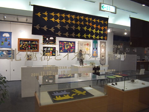 クラフトを通して文化を知る、「北極海とイヌイットの壁かけ」展開催中