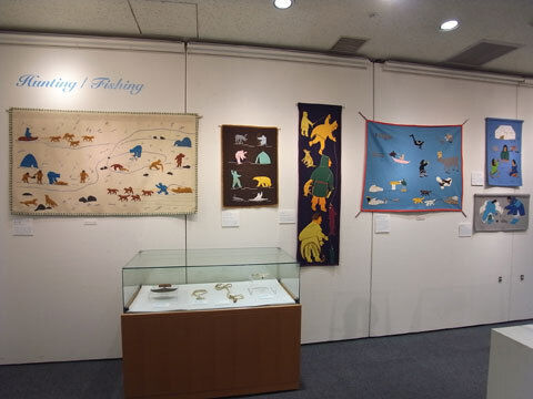 クラフトを通して文化を知る、「北極海とイヌイットの壁かけ」展開催中