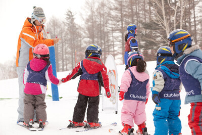 キッズのスキーデビューは北海道で！　親子でクラブメッド