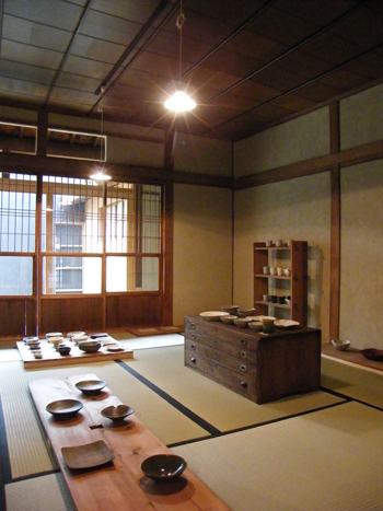 昭和な路地裏に器と道具のお店、「暮らし用品」がオープン