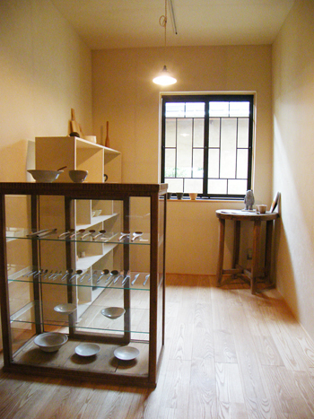 昭和な路地裏に器と道具のお店、「暮らし用品」がオープン