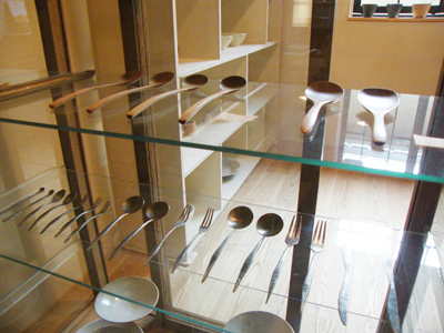 昭和な路地裏に器と道具のお店、「暮らし用品」がオープン