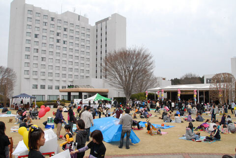 出張動物園やキッズコーナーも登場！　ラディソンホテル成田の花見フェスティバル