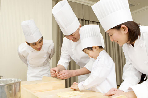 ホテル日航東京でランチ付きの「スマイルクッキング ～お子様パン教室～」を開催