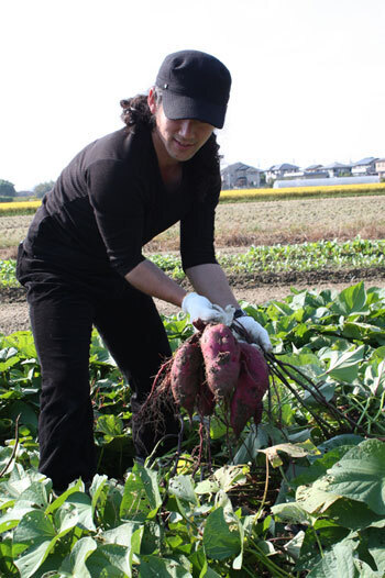 安全で美味しい食べものとは？　独自の農業に取り組む農家７人を取り上げた本が発売