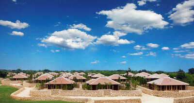 特別な休日を過ごしに出かけたい 「星のや 竹富島」がオープン