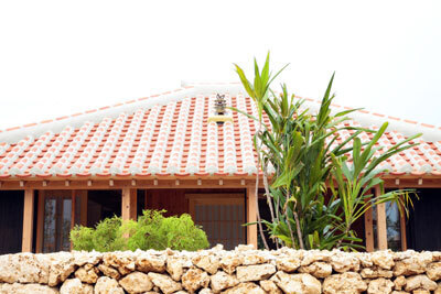 特別な休日を過ごしに出かけたい 「星のや 竹富島」がオープン