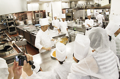 ハイアット リージェンシー 東京が 「夏休み親子ホテル探検＆ファミリーブッフェ」開催