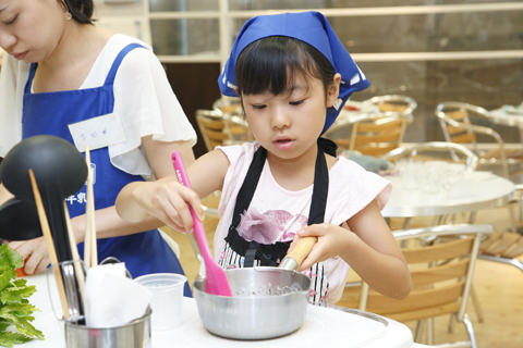 おいしいパン作りにチャレンジ！YOMEちゃん 親子料理教室レポート