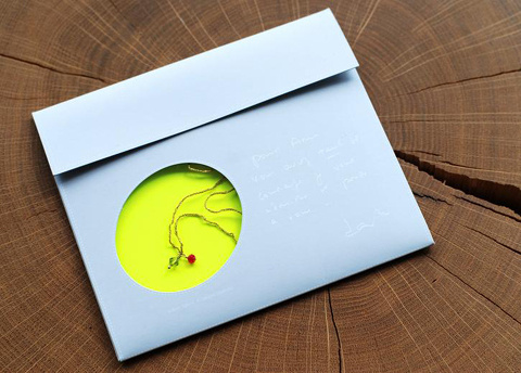 ジェーン・バーキンも応援！南三陸町の女性をイメージした 「ama project」のブレスレット、イデーで販売開始！