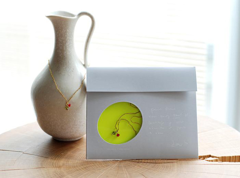 ジェーン・バーキンも応援！南三陸町の女性をイメージした 「ama project」のブレスレット、イデーで販売開始！