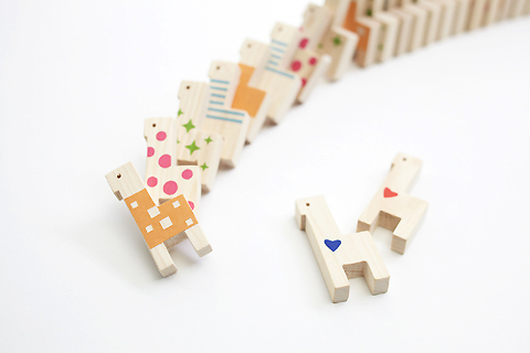パパと子どものための木のおもちゃブランドから、「どうぶつのドミノ」 「つみき」が発売！