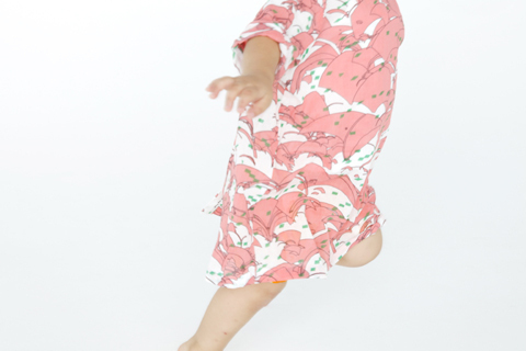 ワンサイズのみ、男女兼用のかわいい子ども服ブランド「kitutuki」がデビュー。