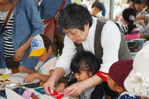 みんなでリメイク・バッグを作りました！『第18回 ロハスフェスタ in 万博公園』レポート