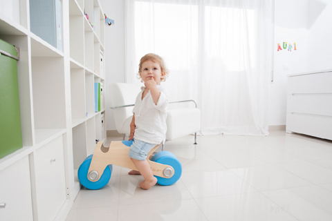 子ども向け足蹴り乗用玩具「glodos ビットバイク」がグッドデザイン賞を受賞