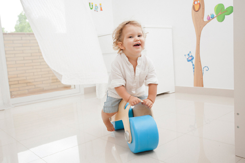 子ども向け足蹴り乗用玩具「glodos ビットバイク」がグッドデザイン賞を受賞