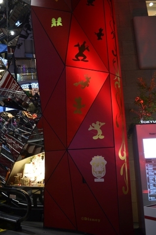 表参道原宿でディズニーのクリスマスプロジェクト開催中 ！