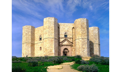 型好き必見！アレッシィから芸術的な「タンバル型」が登場