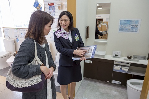 TOTOショールームに見学へ　「進化したトイレテクノロジーに感動！」