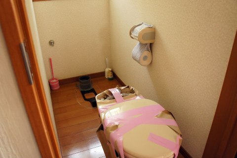 自宅でリフォーム施工会社と打ち合わせ　「空間づくりのイメージがふくらみます！」