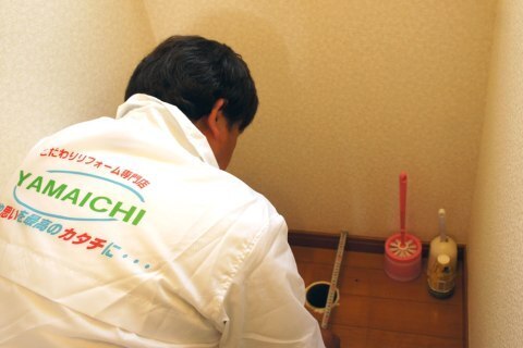 自宅でリフォーム施工会社と打ち合わせ　「空間づくりのイメージがふくらみます！」