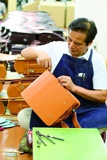 行列のできるランドセル屋7月1日注文販売開始！「親子でランドセル職人体験」も♪