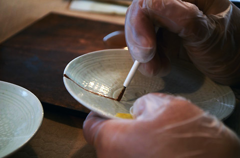 大切な器を直して、長く使う「金継ぎ」とは？ ～「金継ぎ部」体験レポート！＜前篇＞