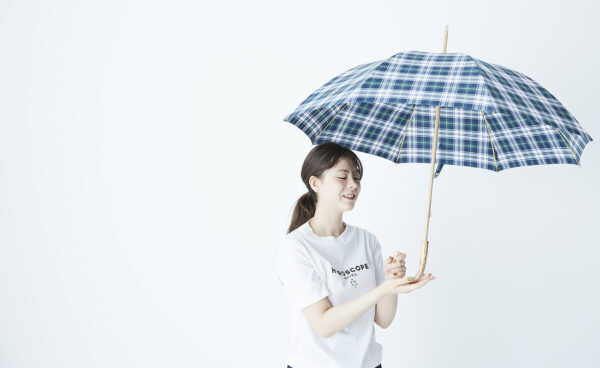 雨音が愛おしくなる、『Bon Bon Store』のドラマチックな傘