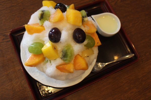 口どけふわふわ。並んでも食べたい日本の伝統冷菓”かき氷”。夏の涼やかな誘惑。