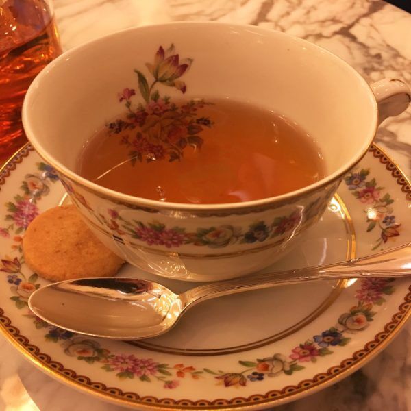 お気に入りのサロン・ド・テにて、絶品ケーキと紅茶をいただく至福のひととき。【Nahoのおパリ文化回覧帳 vol.13】