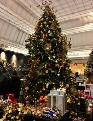 世界最古のデパートで、クリスマスムードを堪能。【Nahoのおパリ文化回覧帳 vol.14】