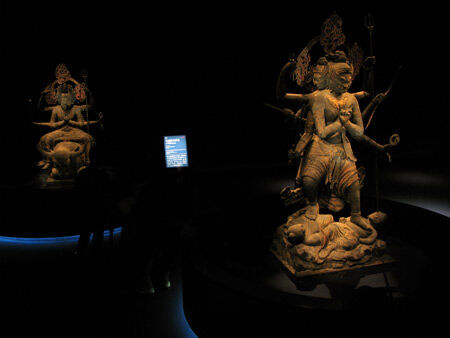 驚きの空間が広がる！　『空海と密教美術』展の“仏像曼荼羅”