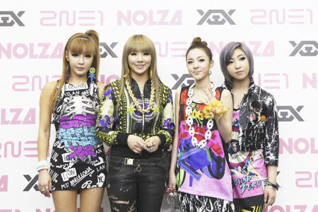 2NE1、初日本ツアー・スタート。7万人と「ノルジャ！」