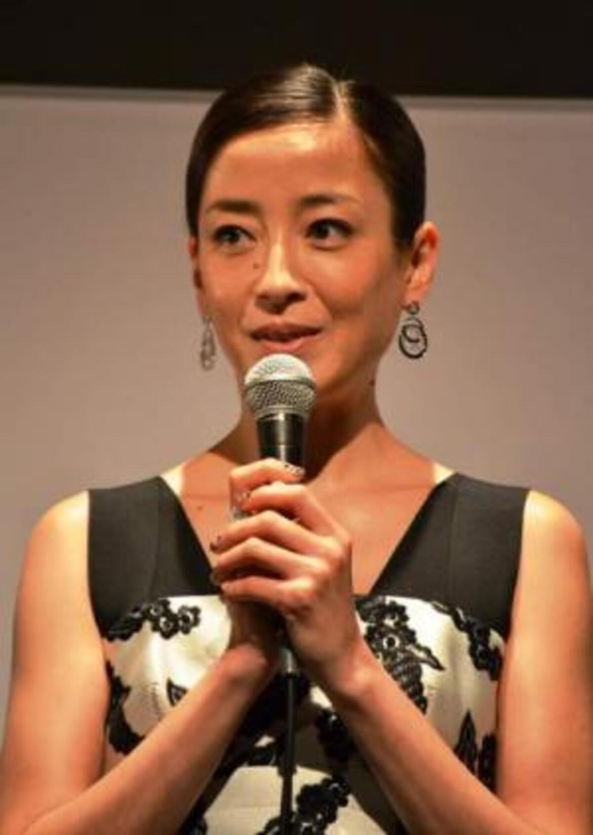 宮沢りえが蜷川演出の舞台に初参加 藤原竜也 西島隆弘ら豪華キャストが集結 11年11月21日 ウーマンエキサイト 1 2