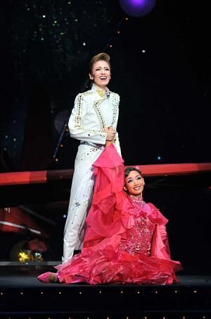 宝塚歌劇花組で『星の王子さま』を描いたサン＝テグジュペリの物語が開幕！